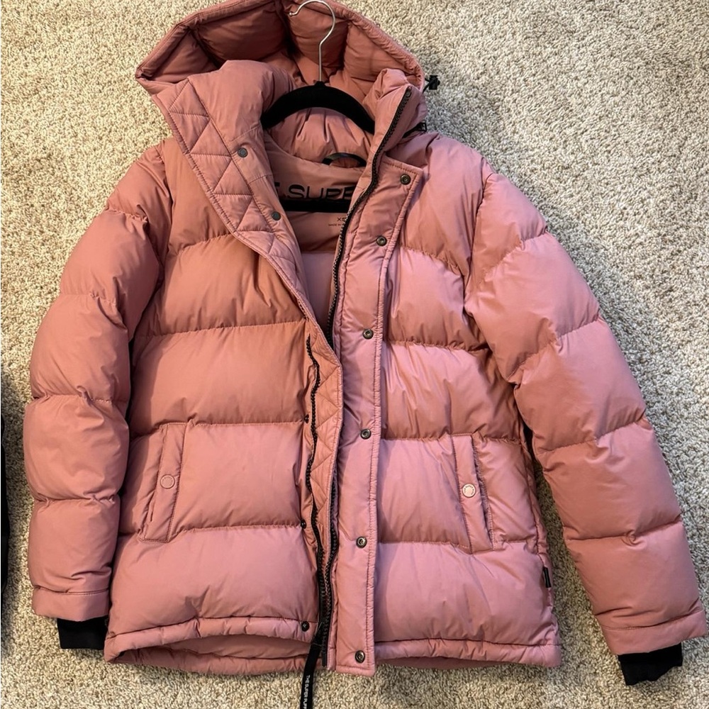 Aritzia Women's Pink Puffer Jacket